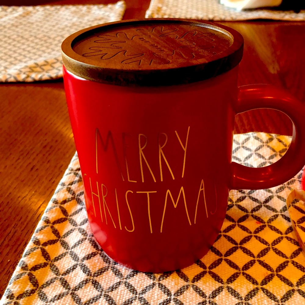 Rae Dunn Christmas mug with lid / coaster new